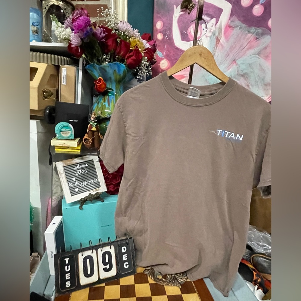 Titan unisexual top